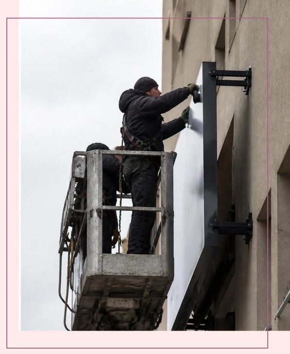 Профессиональный монтаж панель кронштейнов для вывесок в Ишиме